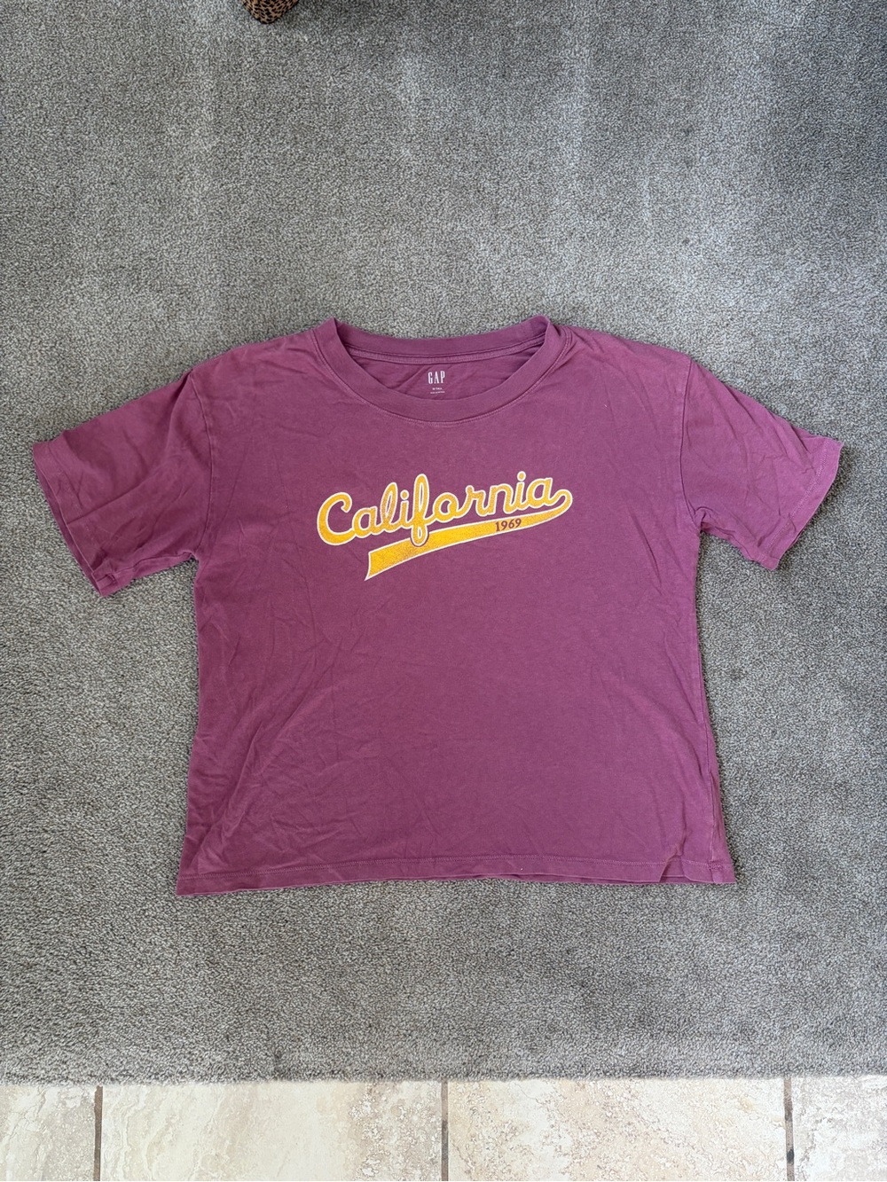 GAP California Graphic Tee - Berry